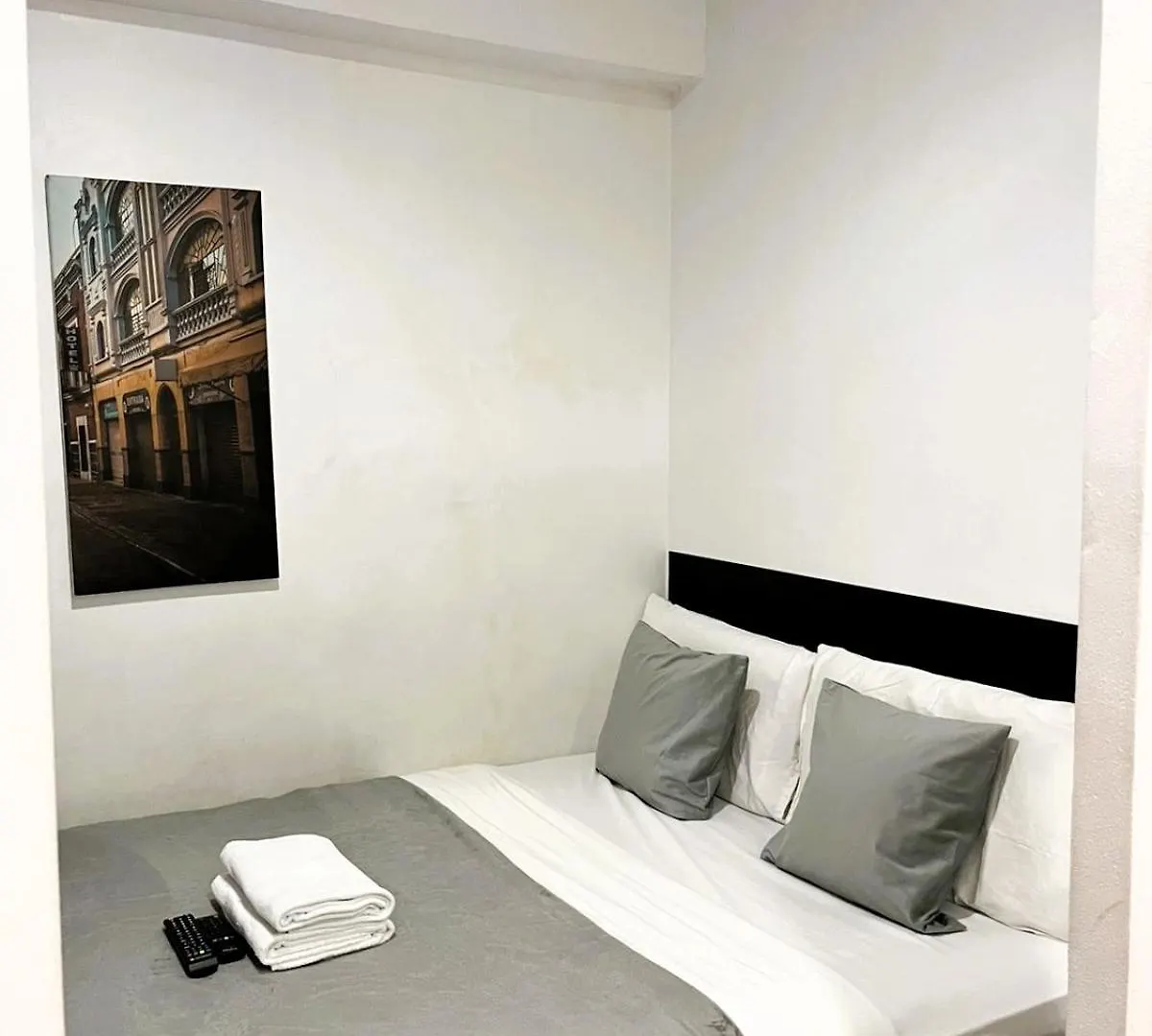 Bgc Suites Edsa Makati Manila Hotel